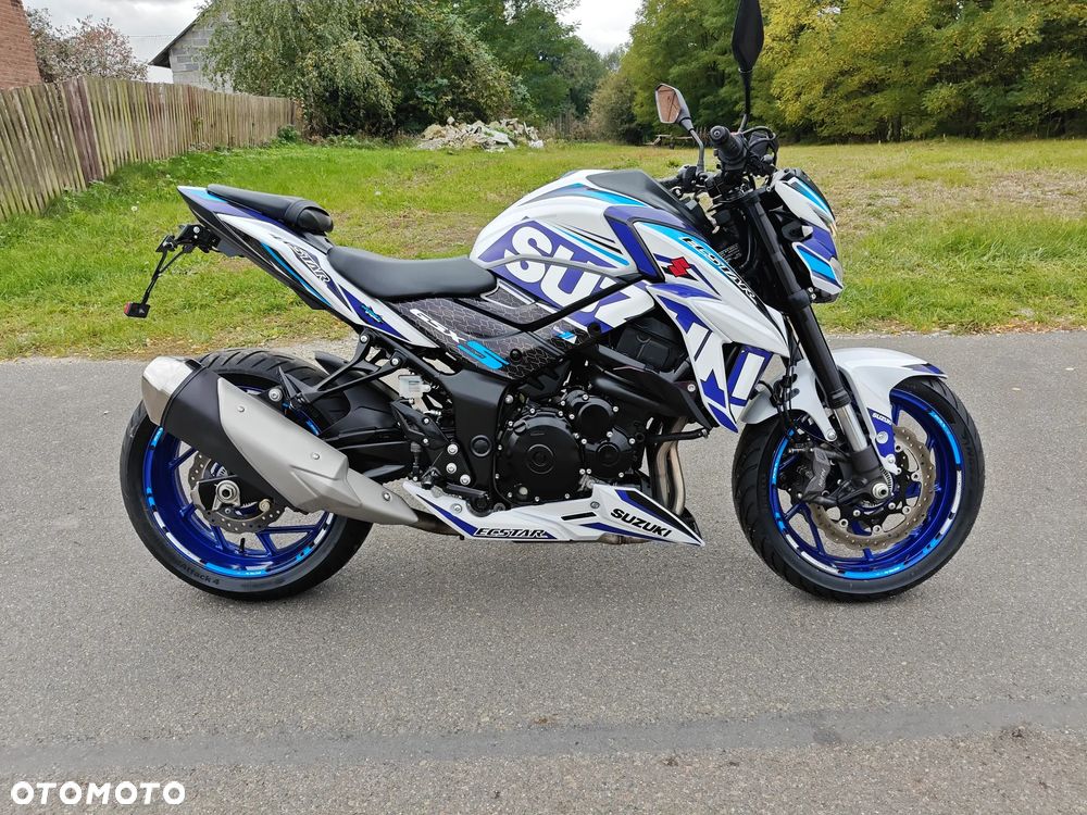 Suzuki GSX - 22