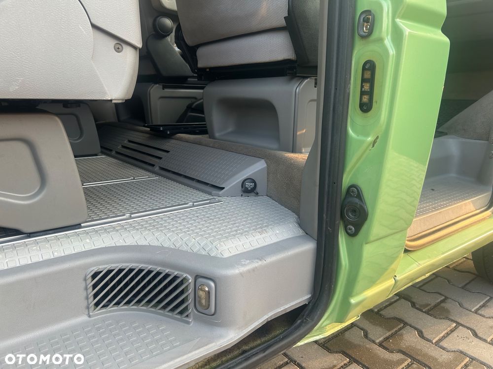 Volkswagen Multivan - 23
