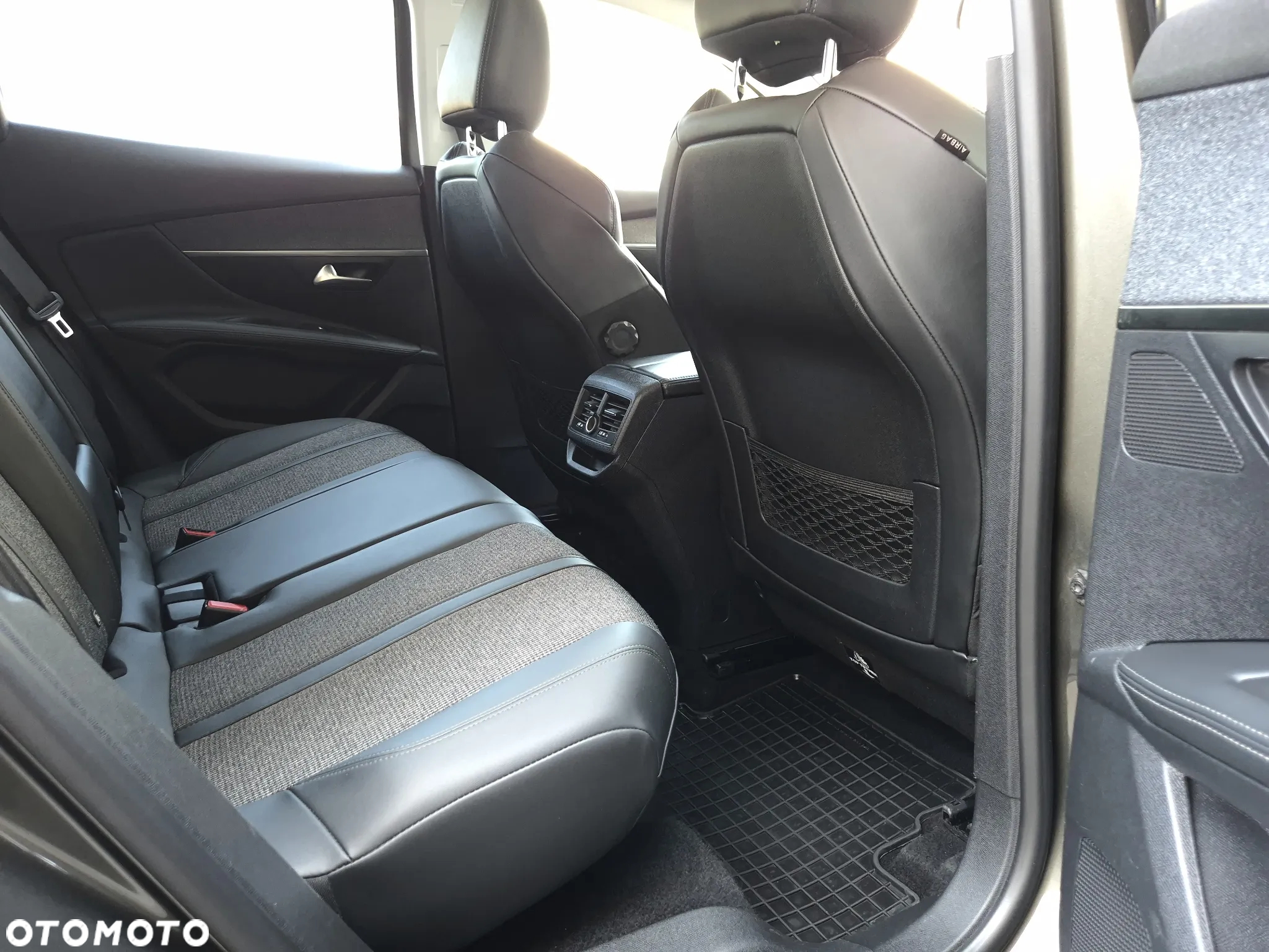 Peugeot 3008 1.6 PureTech GPF Allure S&S EAT8 - 27