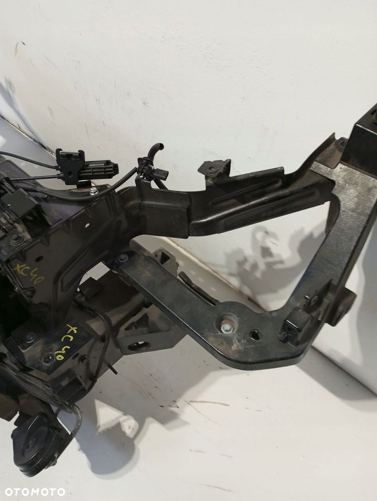 Pas przedni chłodnice VOLVO XC40 XC 40 2,0D - 3