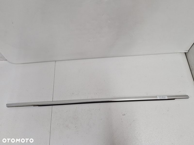 VOLVO V40 II 2 LISTWA ZGARNIAJĄCA DRZWI PRAWY PRZÓD PRZEDNIA CHROM - 1