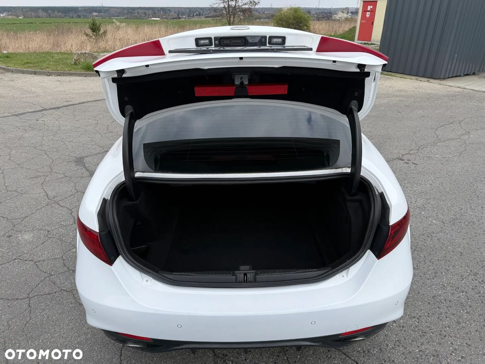 Alfa Romeo Giulia 2.0 Turbo 16V AT8 Veloce Ti - 9