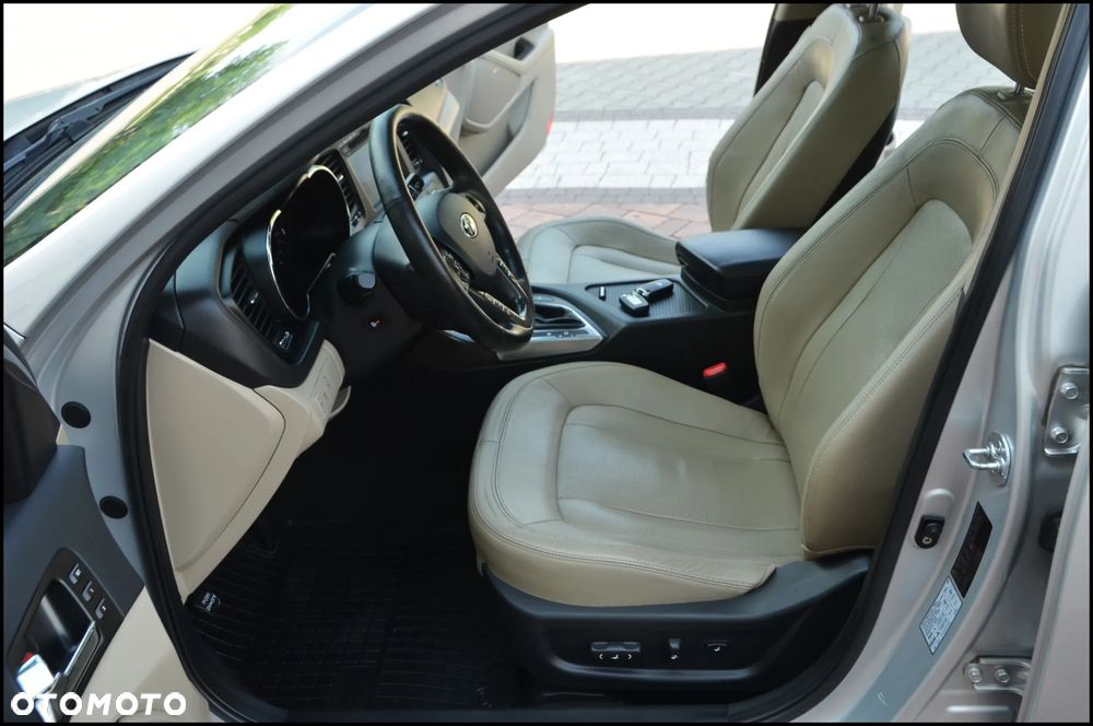 Kia Optima - 35