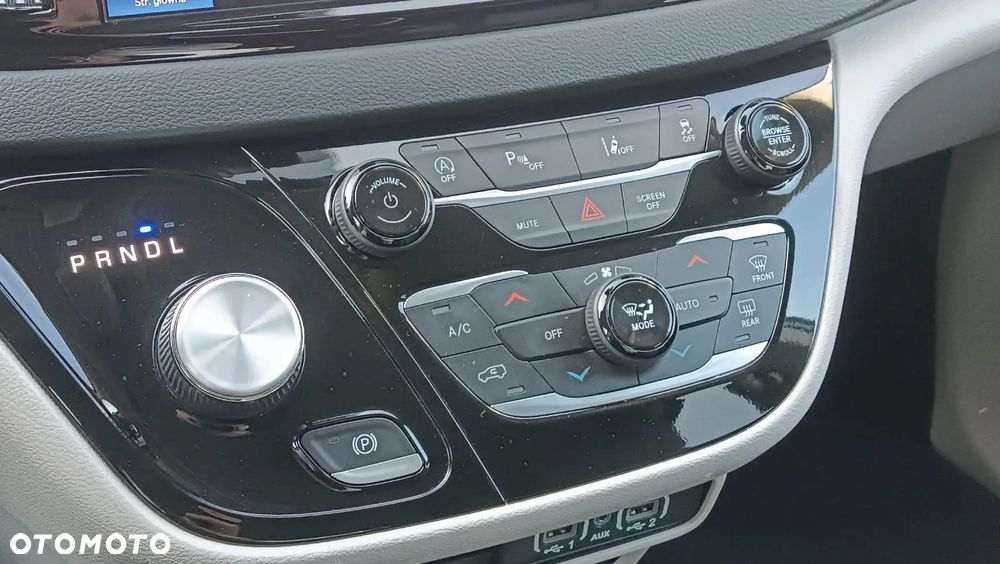 Chrysler Pacifica - 33