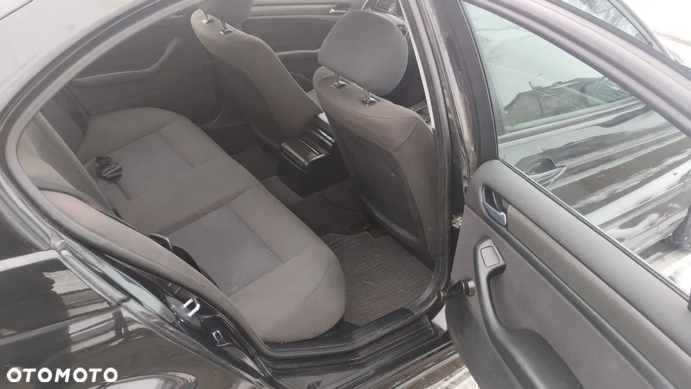 BMW Seria 3 318i - 8