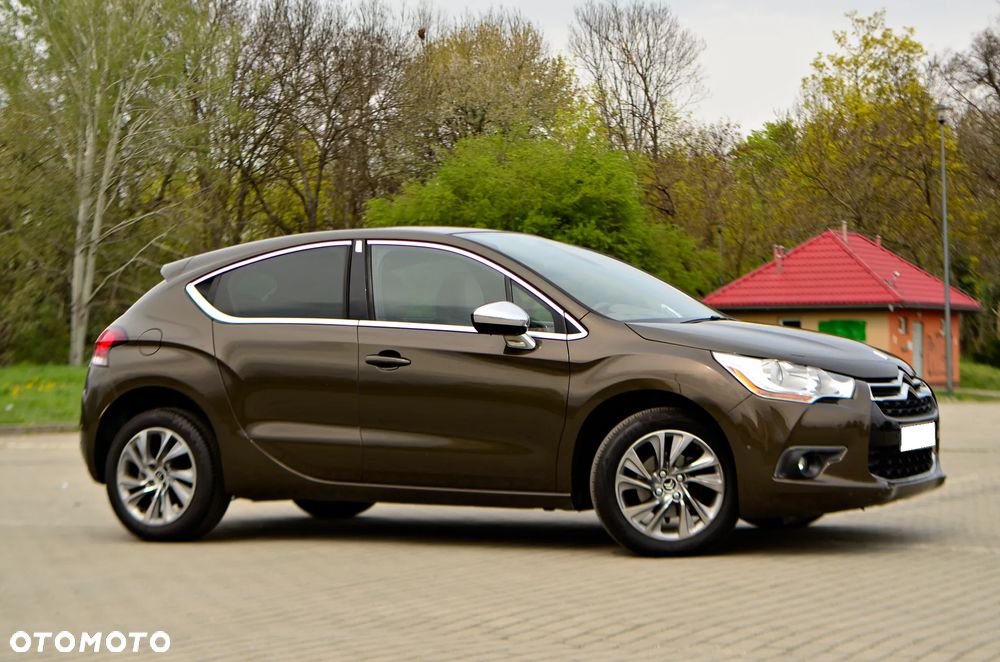 Citroën DS4 e-HDi 115 SoChic - 12