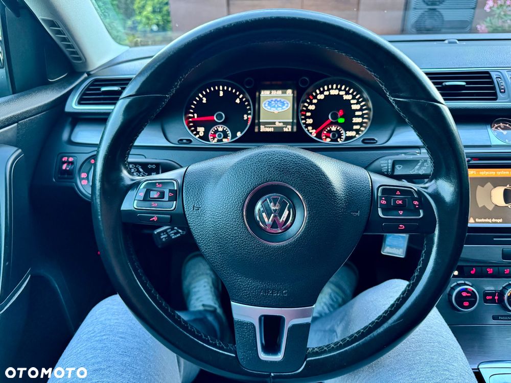 Volkswagen Passat 2.0 TDI Comfortline DSG - 17