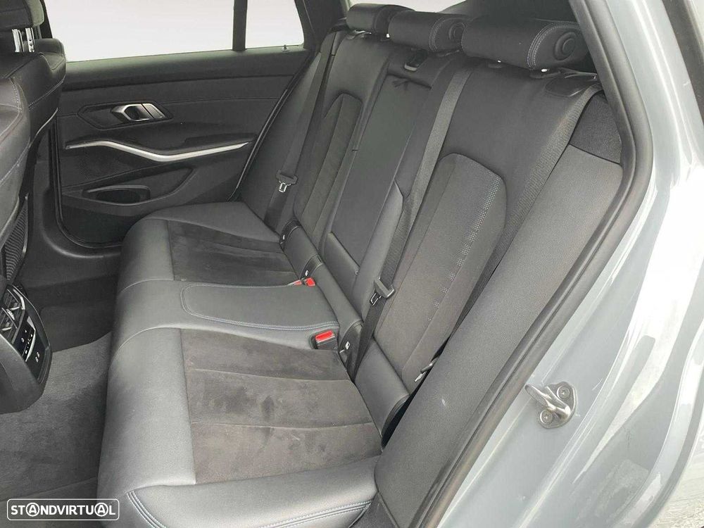 BMW 320 d Touring Pack Desportivo M Auto - 12