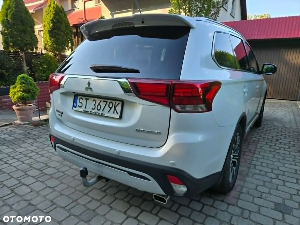 Mitsubishi Outlander - 2