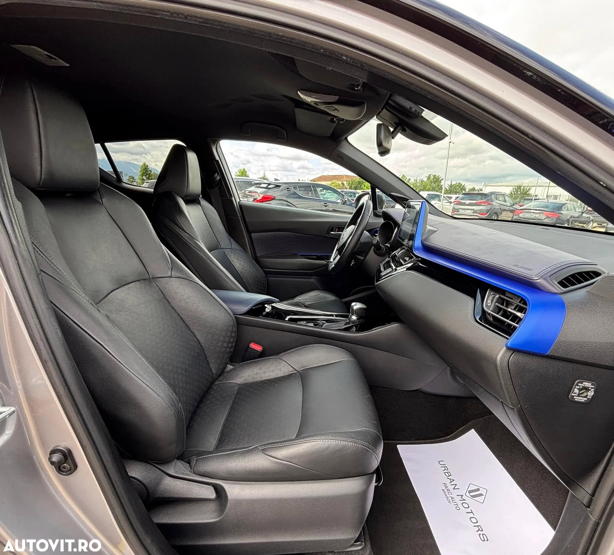 Toyota C-HR Hybrid Lounge - 19