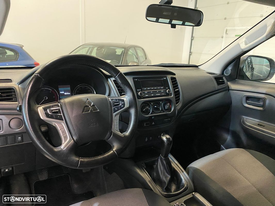 Mitsubishi L200 2.3 DI-D CD Invite 4WD - 8