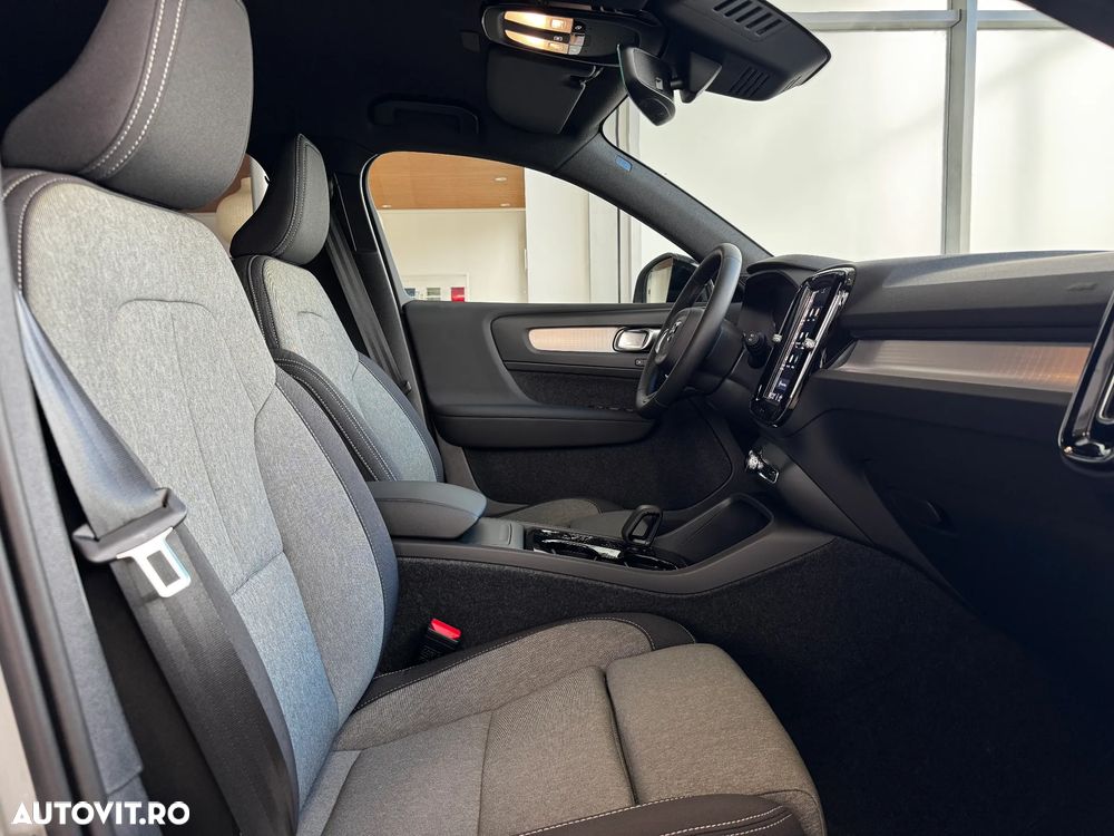 Volvo XC 40 B3 AT FWD MHEV Plus Dark - 12