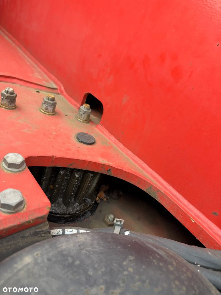 Manitou MRT2150+PRIVILEGE Ładowarka teleskopowa 4x4 ROTO 21metrów. Bez AdBLUE bez DPF. udźwig 5ton jak Nowa z Norwegii 4900mtg. 2015rok. Obrót pełny. Zero luzów wycieków. Zadbana maszyna z Fermy Norweskiej. Silnik 160 Km. AUTEC zdalne sterowanie. Ani deka luzów czy wycieków. Opony jak Nowe. Pełny Oryginał. Niski przebieg. Stabilizatory. Zamki na tłokach. OKAZJA - 24