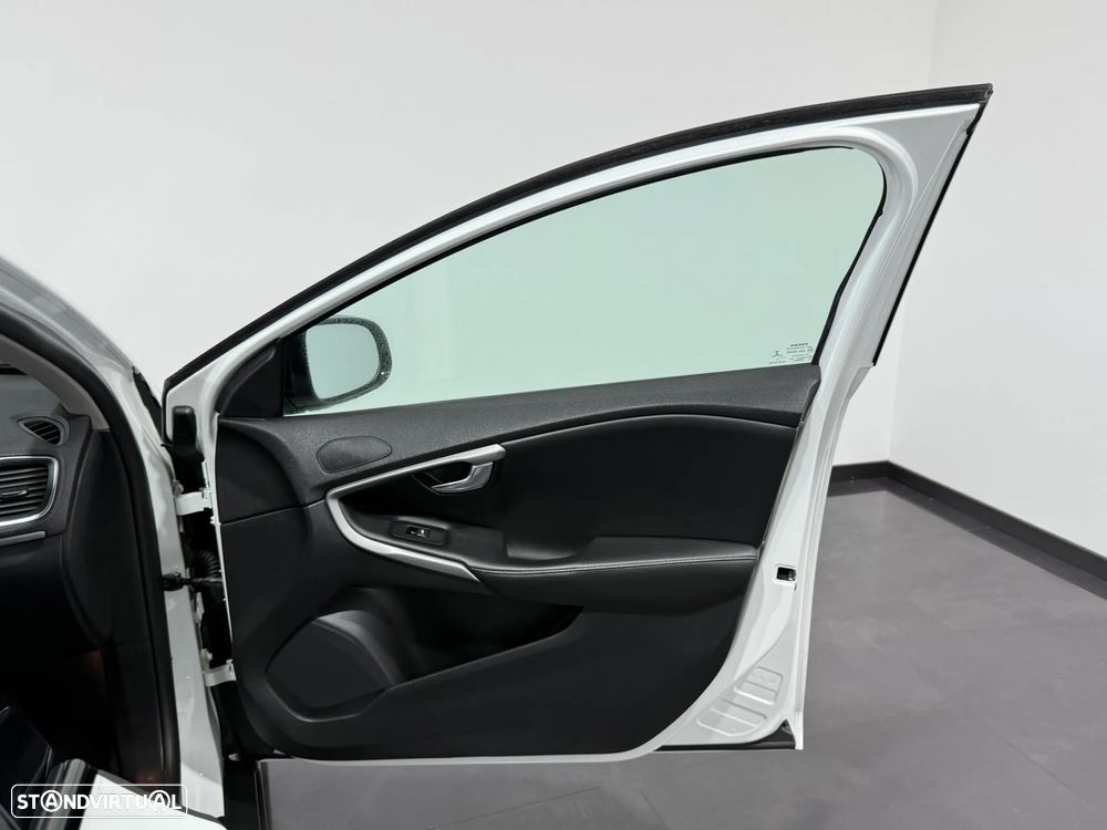 Volvo V40 Cross Country D2 Momentum - 35