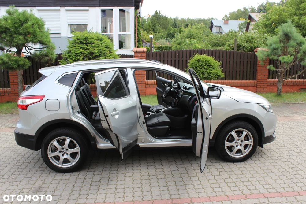 Nissan Qashqai 1.6 DCi Xtronic TEKNA - 32