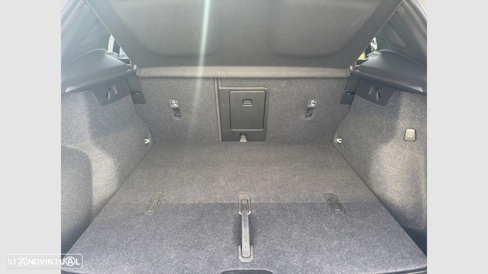 Volvo XC 40 2.0 B3 Plus Dark - 15