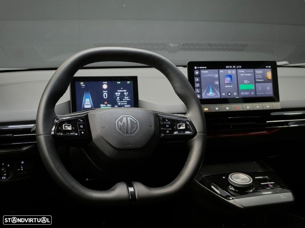MG MG4 64 kWh Luxury - 14
