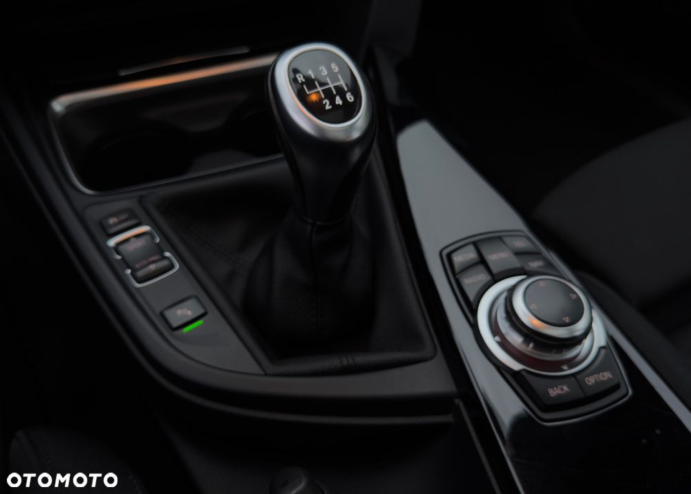 BMW Seria 3 318d Sport Line EU6 - 30