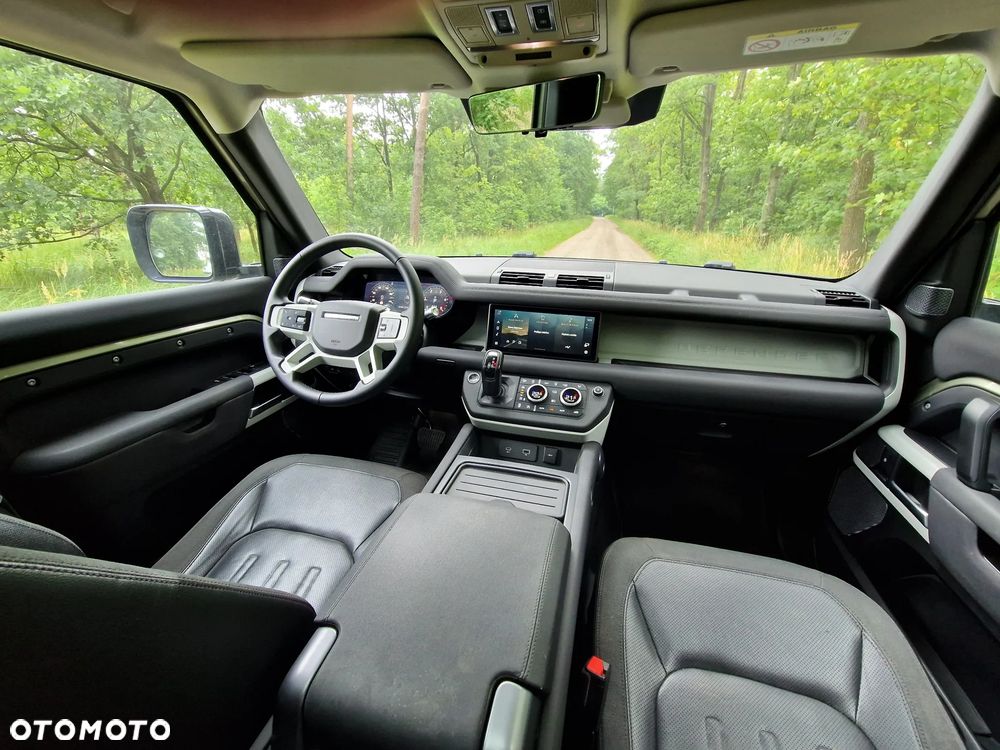 Land Rover Defender 2.0 D240 S - 11