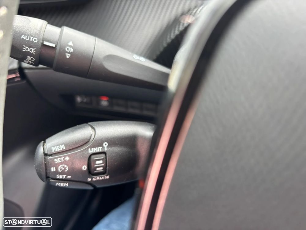 Peugeot 2008 1.5 BlueHDi Allure - 26