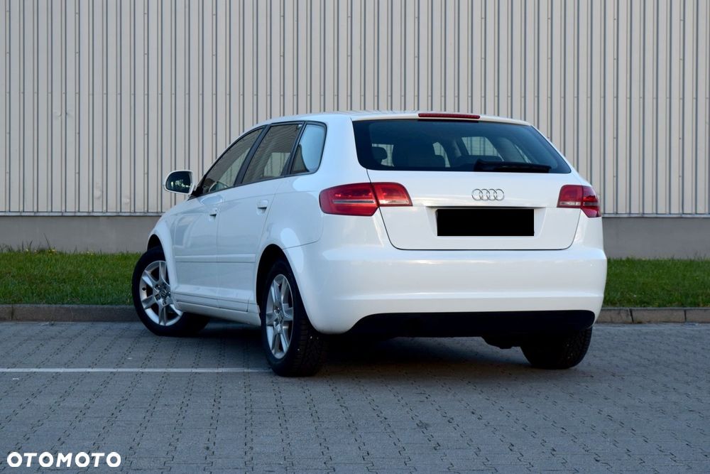 Audi A3 Sportback 1.6 Ambiente - 12