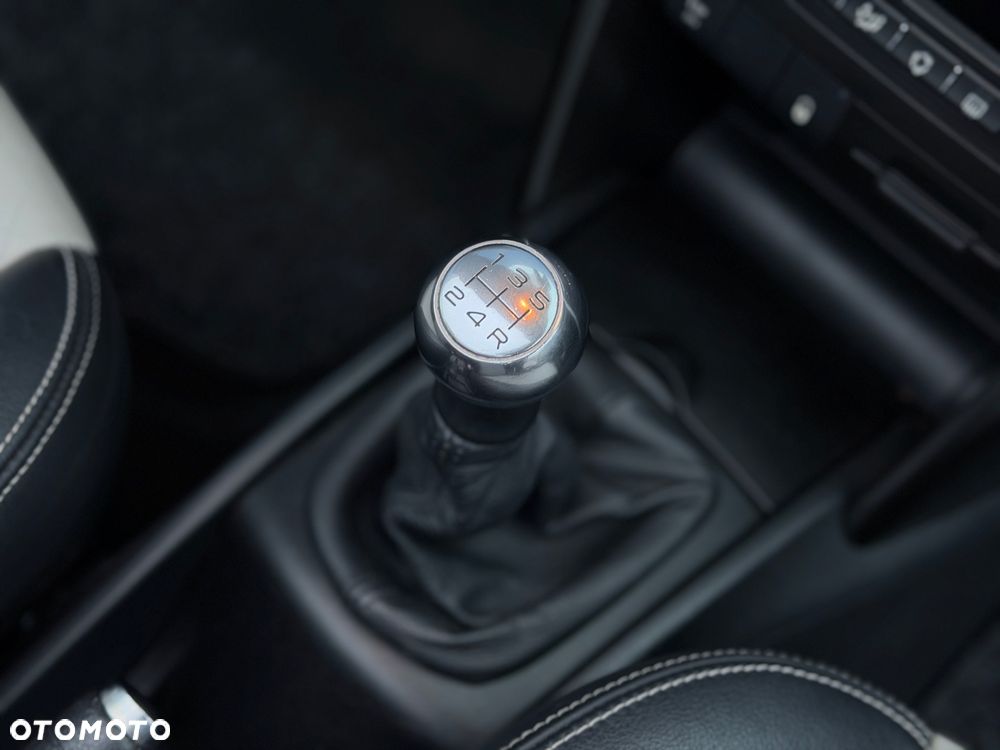 Peugeot 207 CC 1.6 Intense - 27