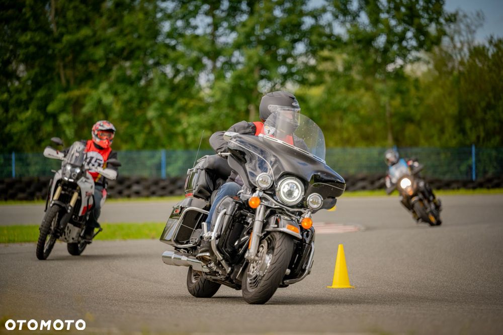 Harley-Davidson Touring Electra Glide - 23