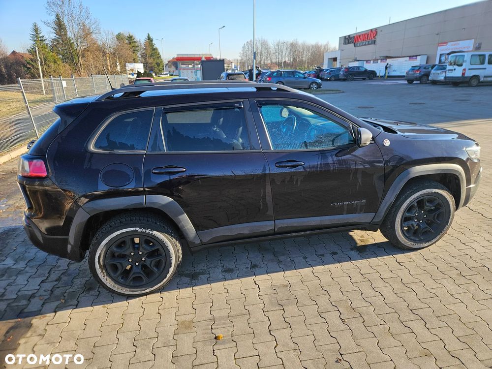 Jeep Cherokee - 4