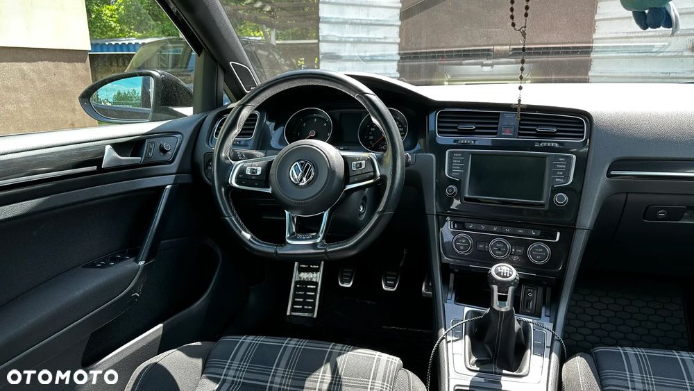 Volkswagen Golf - 16