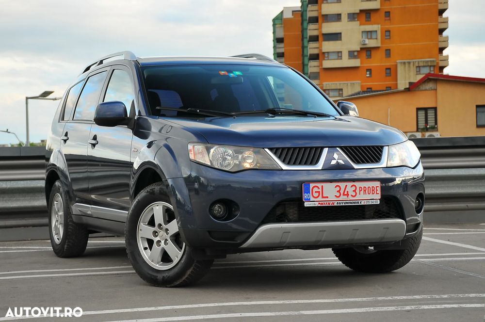 Mitsubishi Outlander - 2