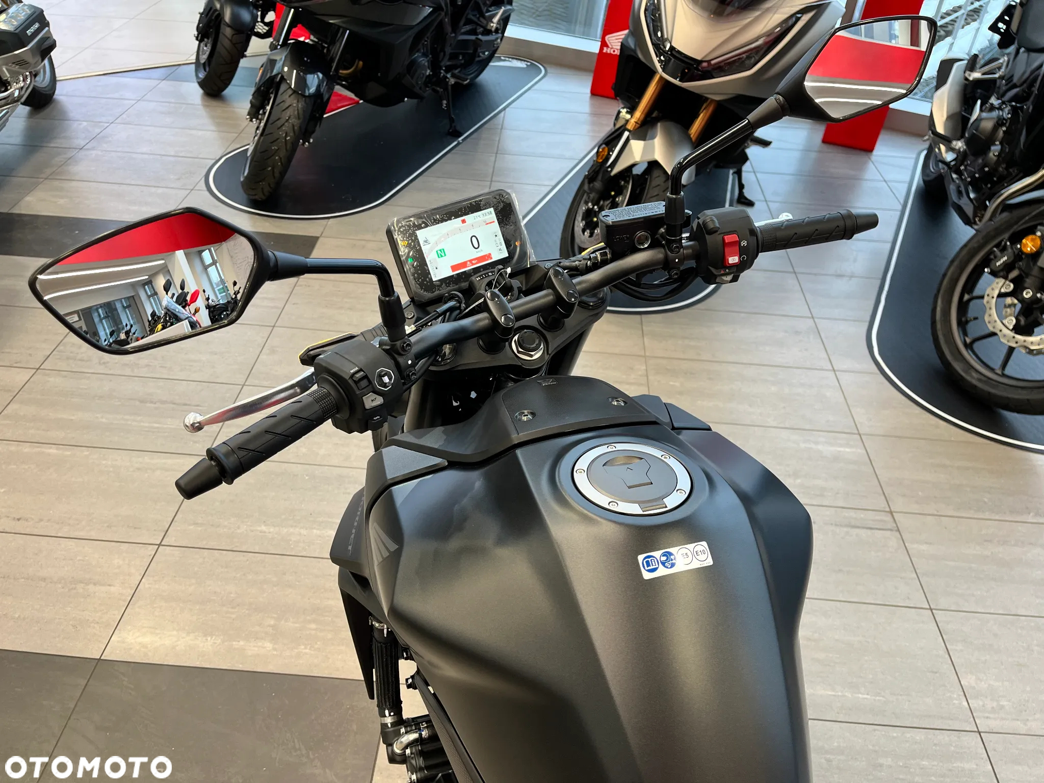Honda CB - 8