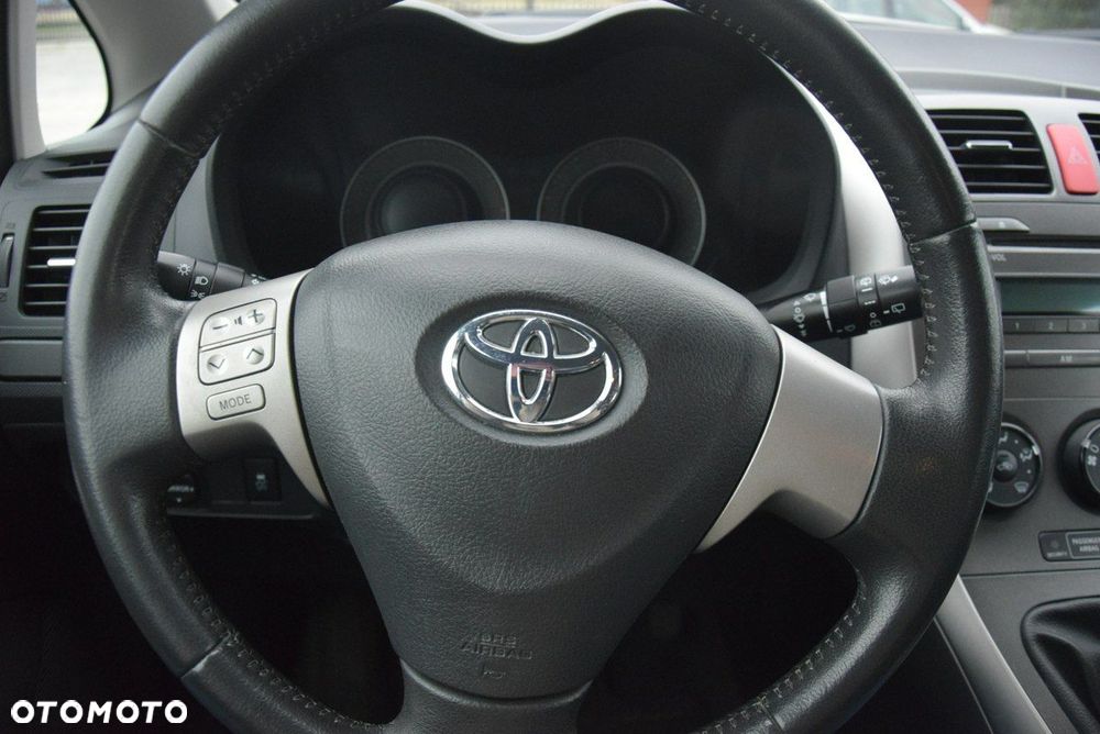 Toyota Auris 1.6 VVT-i Team - 16