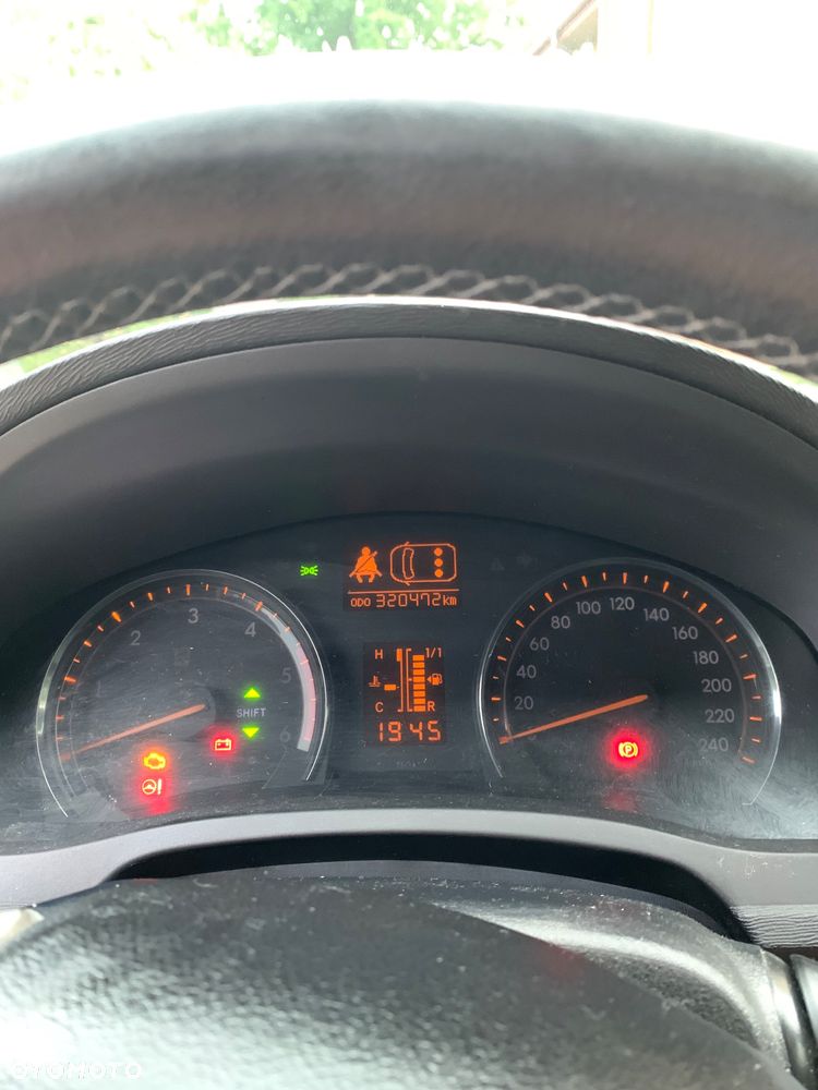 Toyota Avensis - 13