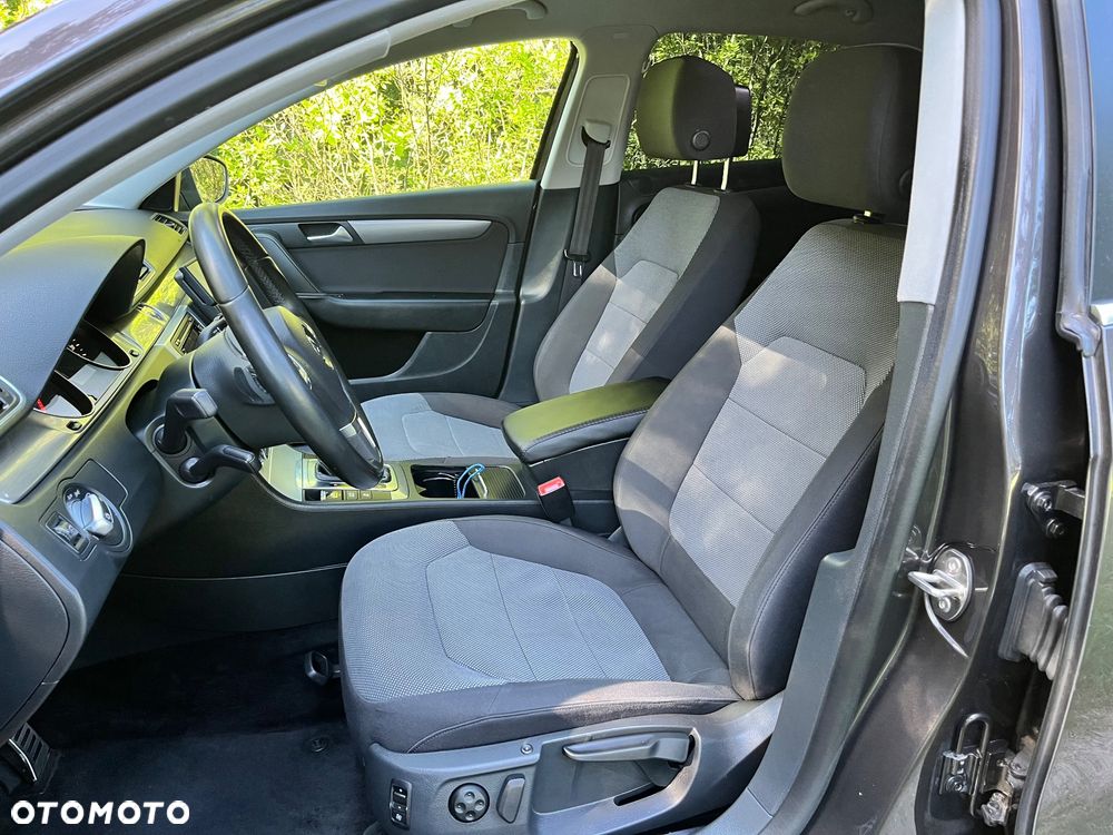 Volkswagen Passat - 13