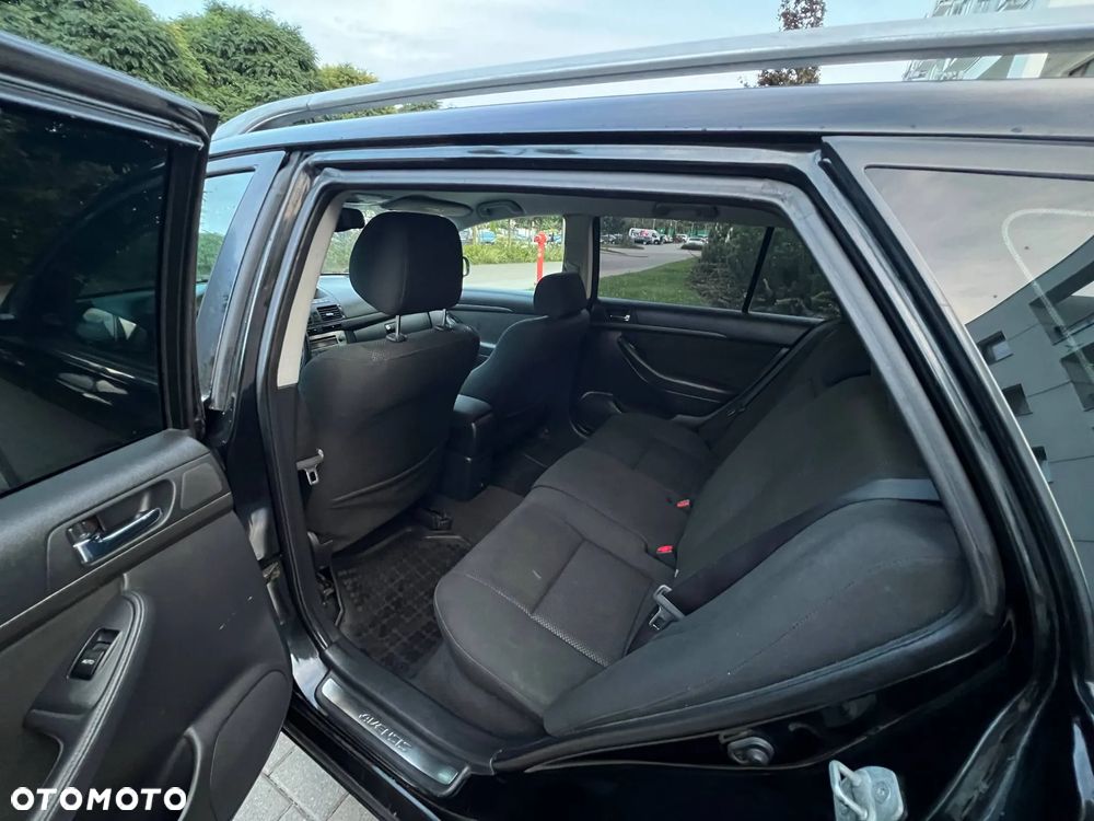 Toyota Avensis 2.0 D-4D High - 9