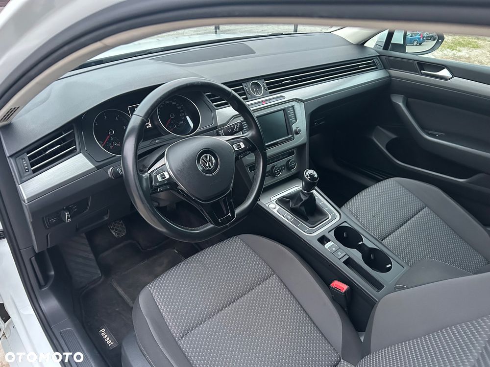 Volkswagen Passat - 9