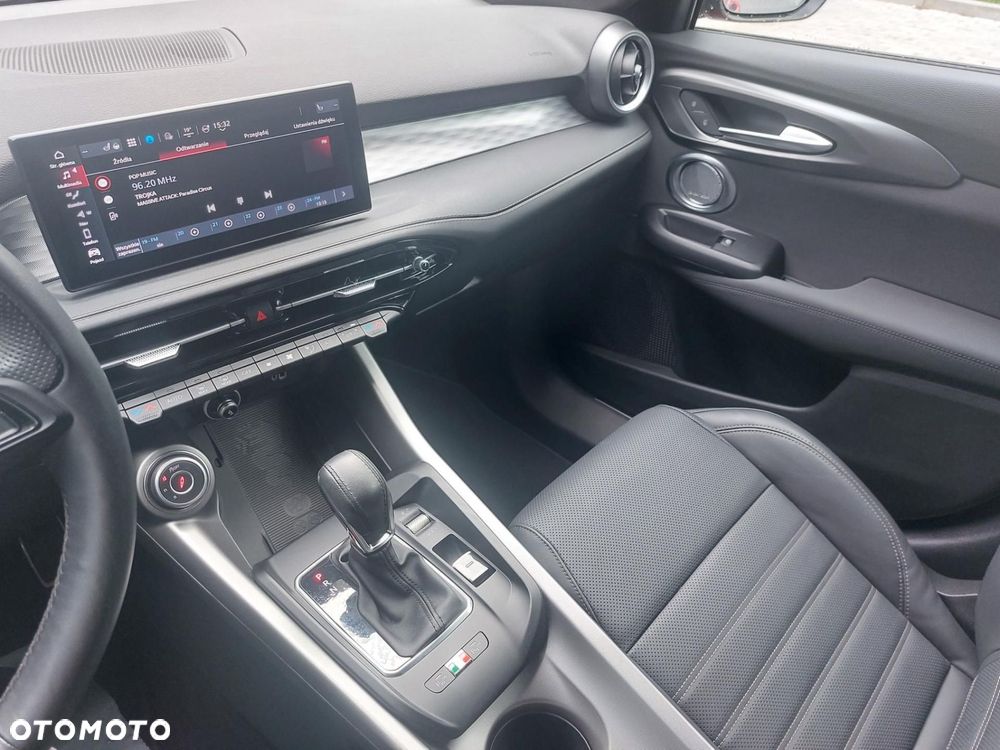 Alfa Romeo Tonale 1.5 T4 GSE mHEV Veloce DCT - 24