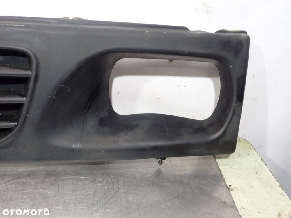 GRILL ATRAPA DAEWOO LUBLIN III 3352-8203220 - 4