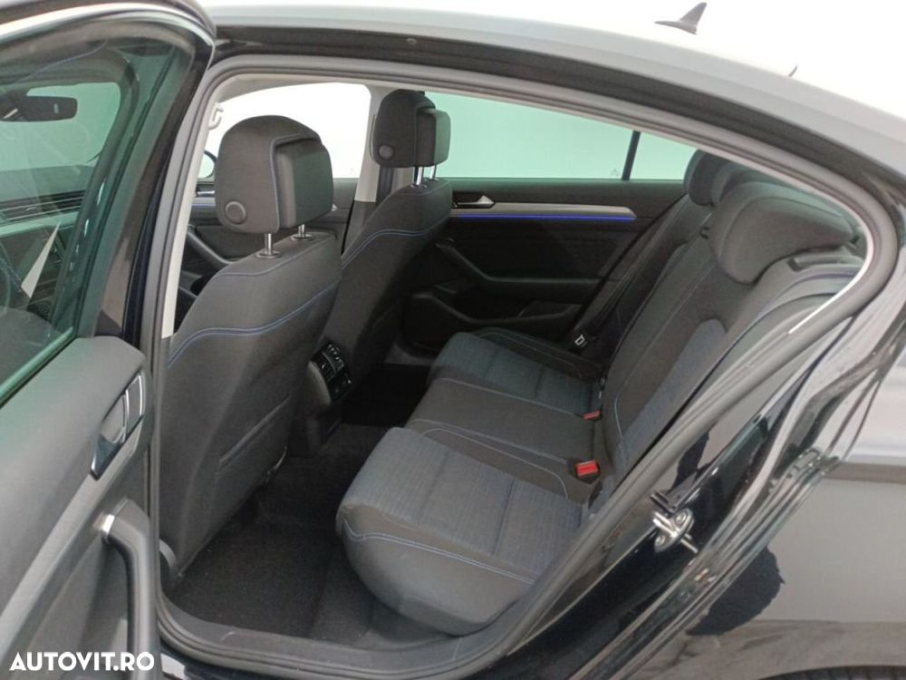 Volkswagen Passat - 6