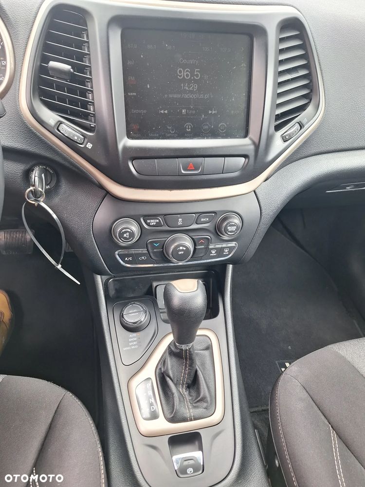 Jeep Cherokee - 13