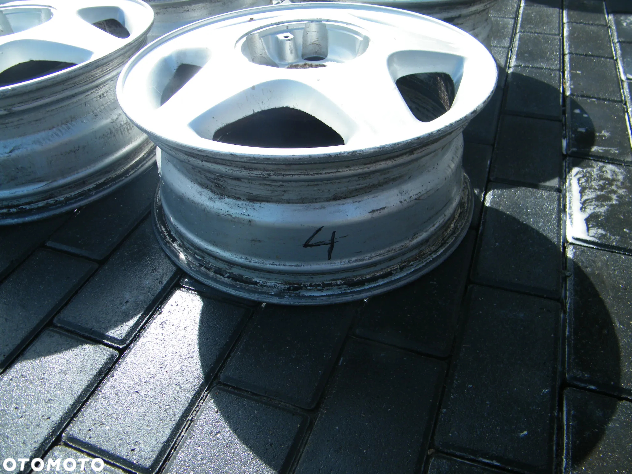 Felgi aluminiowe alufelgi komplet 5x110 ET49 / 6J x 15 otwór 65 - 6