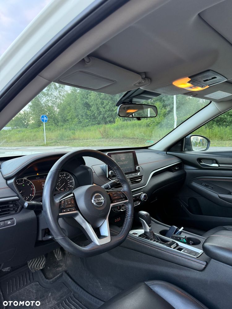 Nissan Altima - 8