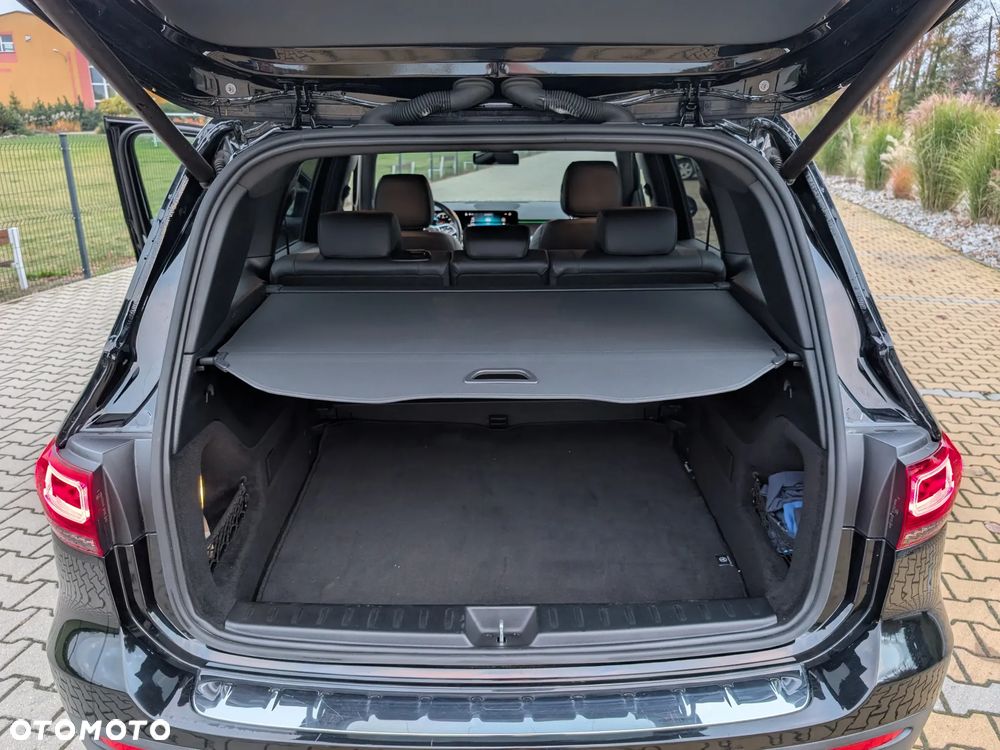 Mercedes-Benz GLB - 12