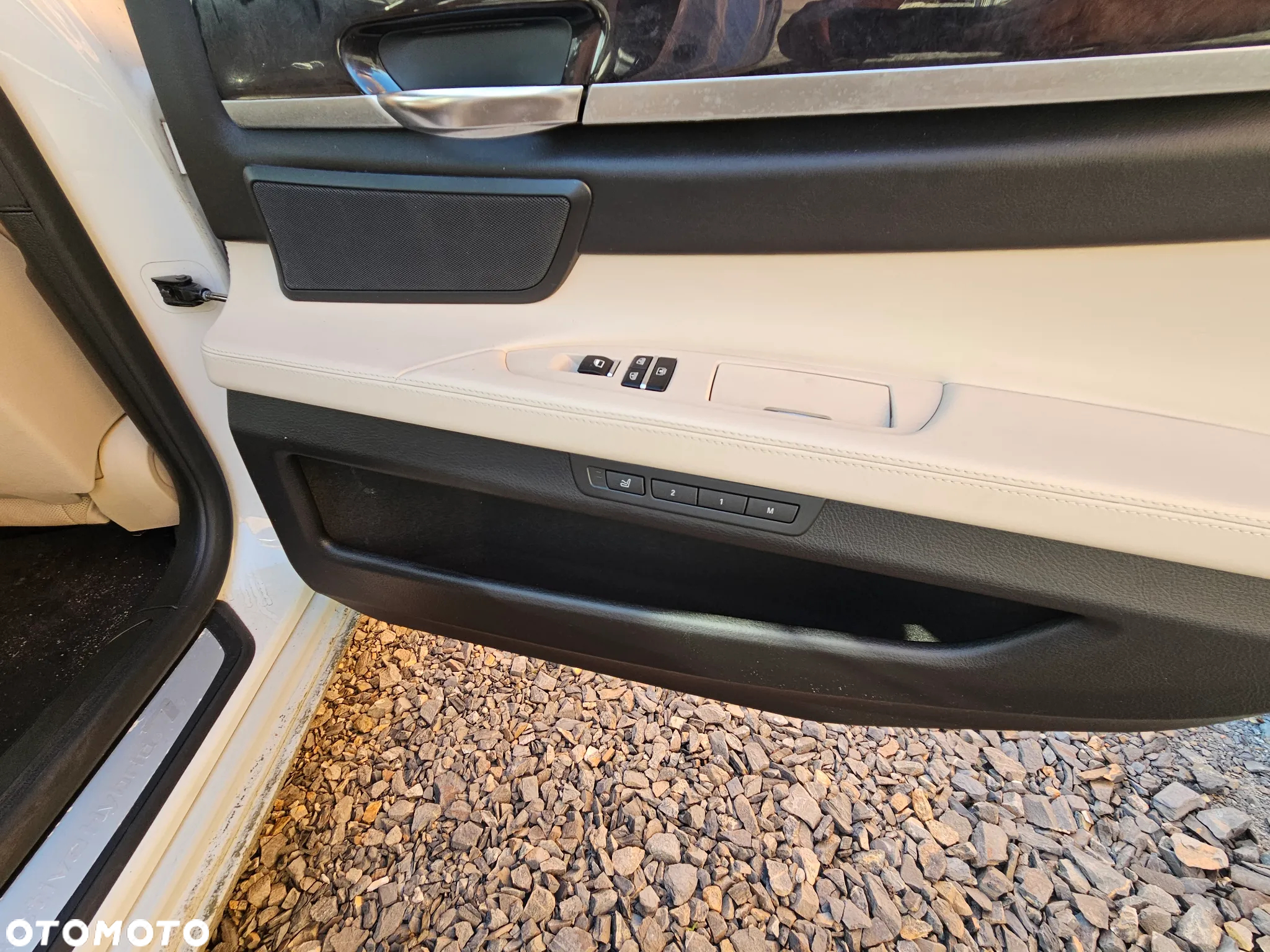 BMW Seria 7 750Li - 27