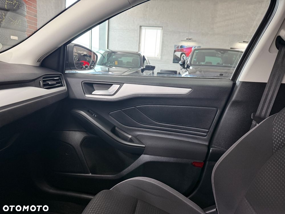 Ford Focus 1.0 EcoBoost Hybrid TITANIUM - 30