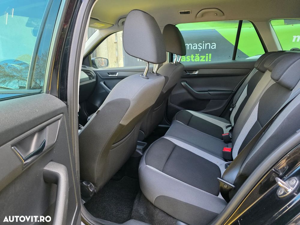 Skoda Fabia 1.0 MPI Cool Edition Red & Grey - 12