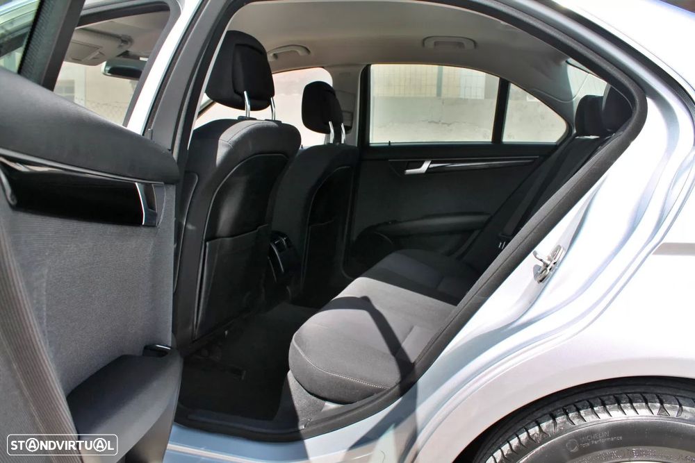 Mercedes-Benz C 220 d — fotografia 18
