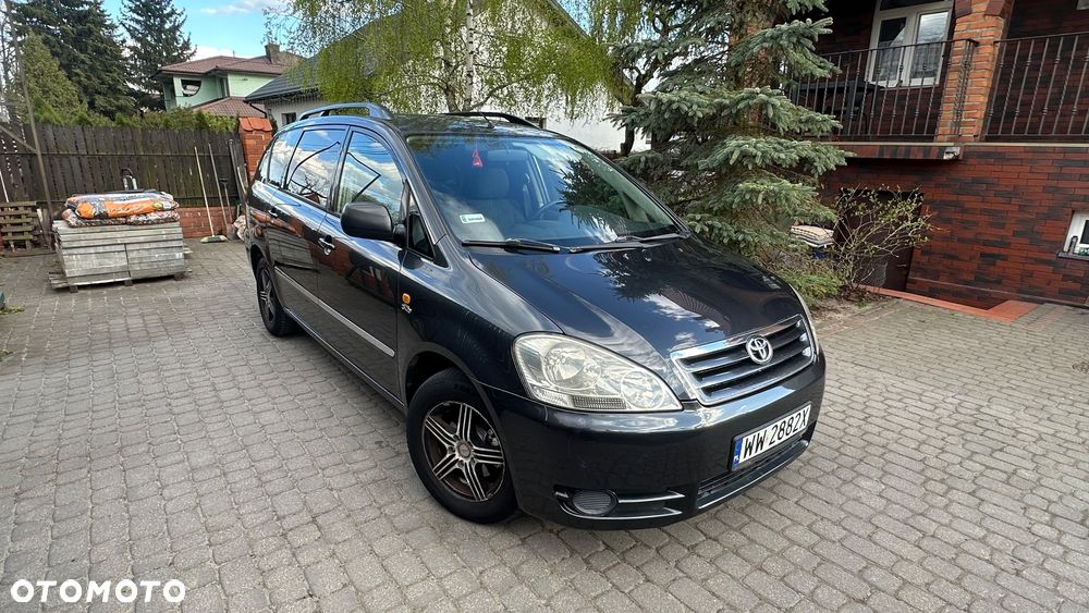 Toyota Avensis Verso - 5