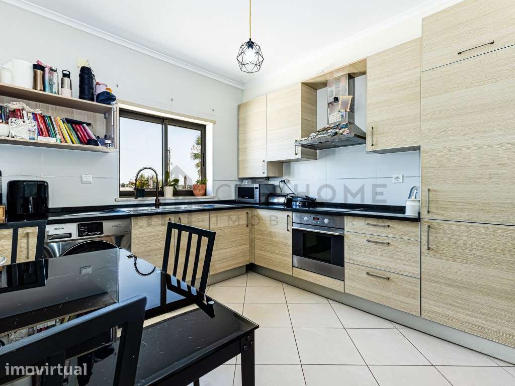 Moradia Geminada T3 com Garagem Fechada e Piscina Comum em Ferreira... - Grande imagem: 5/39