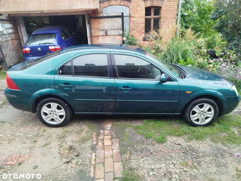 Ford Mondeo 1.8 Ghia - 12